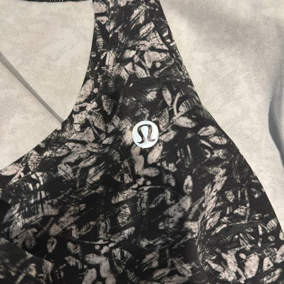 Luluemon tank - Picture 3 of 3